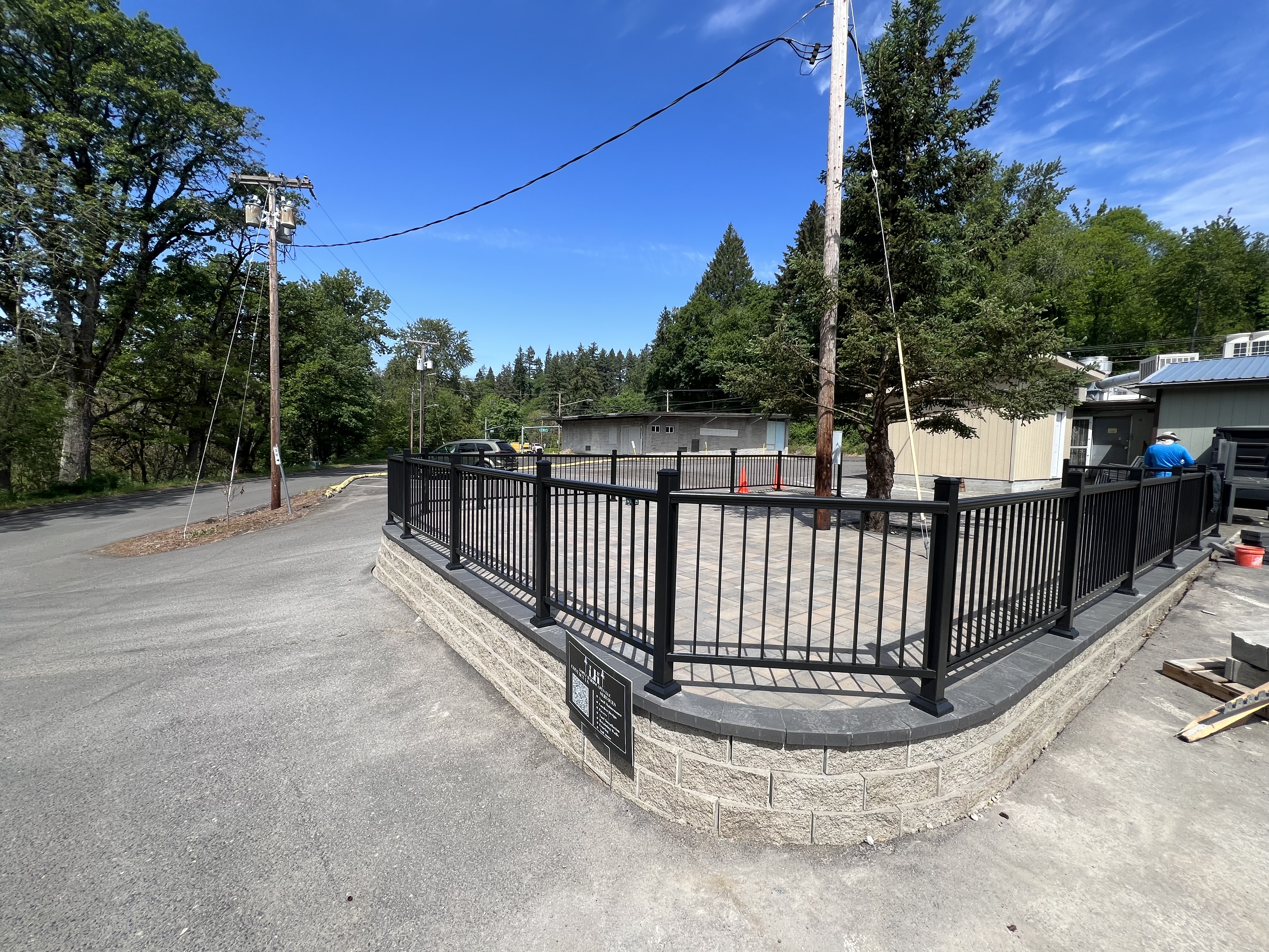 Retaining wall with pavers and fence